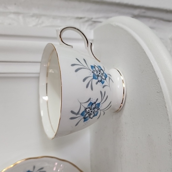 Colclough Vintage Tea Cup & Saucer Bone China England Blue Flower Gold - Picture 3 of 8